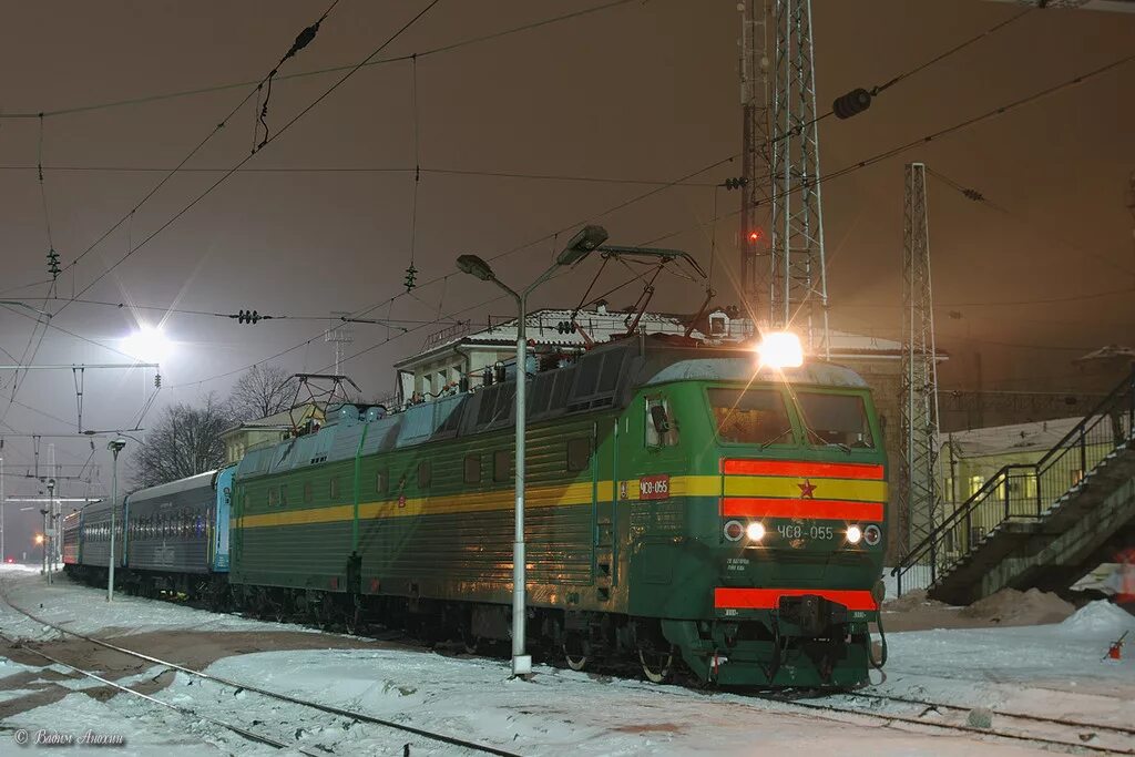 Движение поездов вологда. Чс8-055. Чс7-158 тепловоз. Электровоз чс8. Локомотив чс7 158.