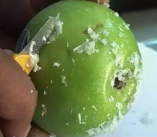 Обработанные фрукты. Яблоки покрывают воском. Восковое покрытие на фруктах. Яблоки покрывают воском. Яблоки покрывают воском.