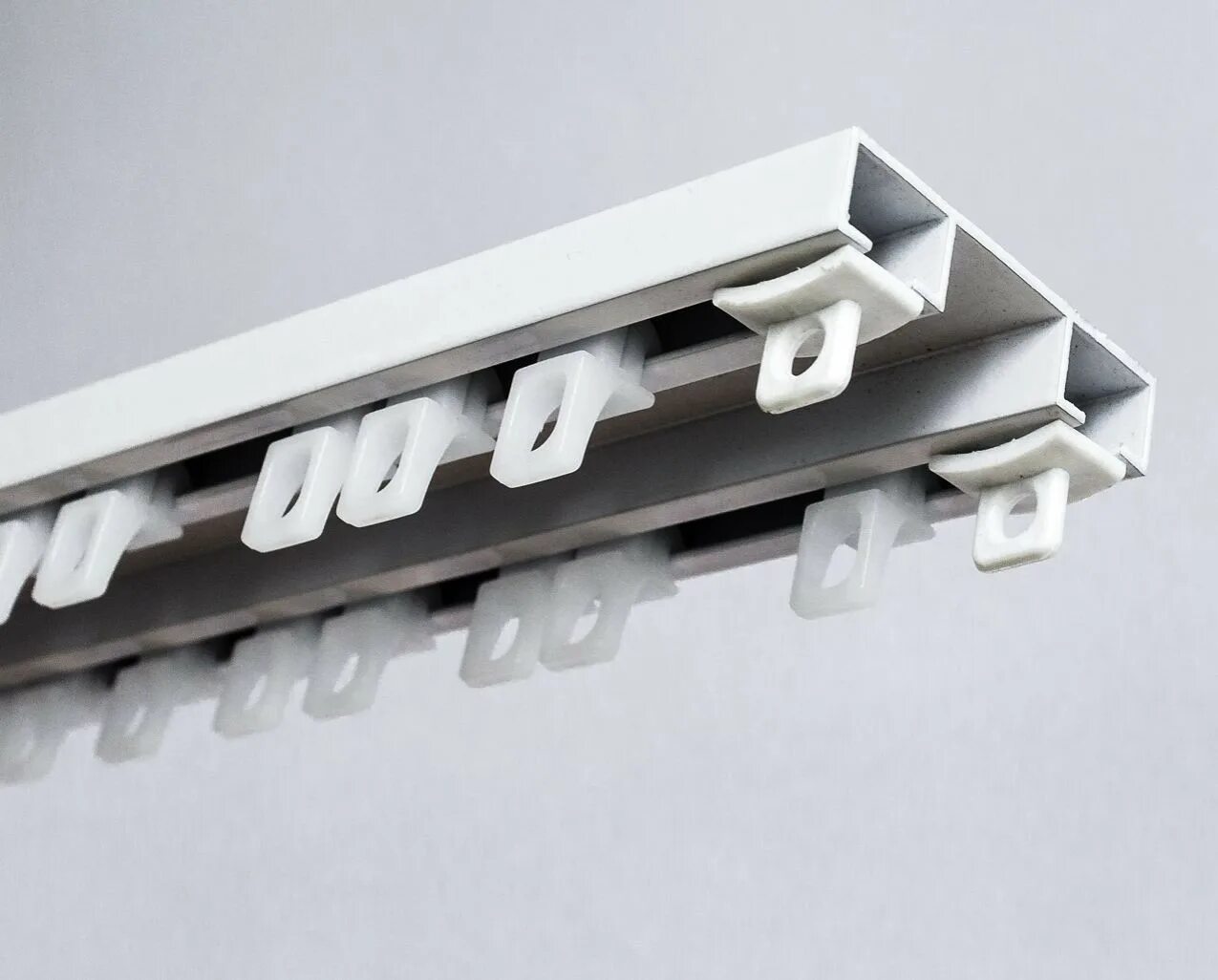 Карниз симпл двухрядный потолочный. Алюминиевый карниз для штор двухрядный потолочный (300см) anna-decor. Карниз двухрядный уют 05. Профиль для штор потолочный алюминиевый ks ст41. Карниз мега уют 2х рядный.