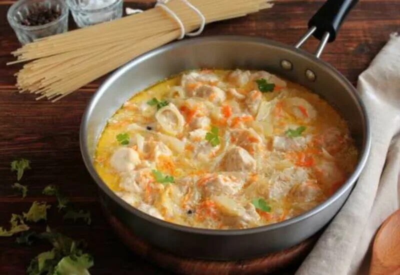 Подлив из куриного филе со сметаной