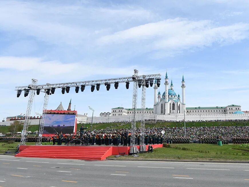 9 мая в казани. Площадь тысячелетия Казань. Парк Победы Казань 2022. Парад Победы Казань площадь тысячелетия. Парад Победы 2022 в Казани.