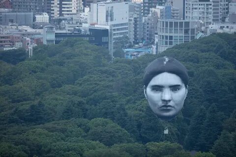 День летающей головы