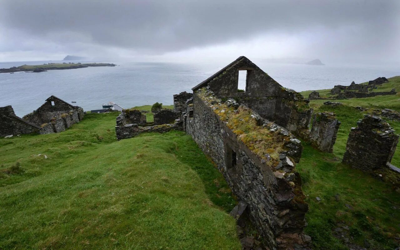 Остров бласкет ирландия. Ирландия большой остров. Остров скай (isle of skye). Ирландия остров бардси. Остров иннисфана ирландия.