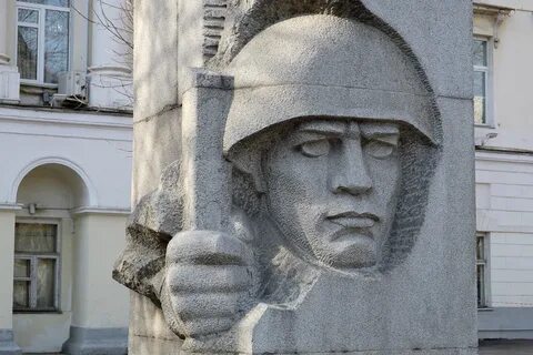 Остоженка памятник