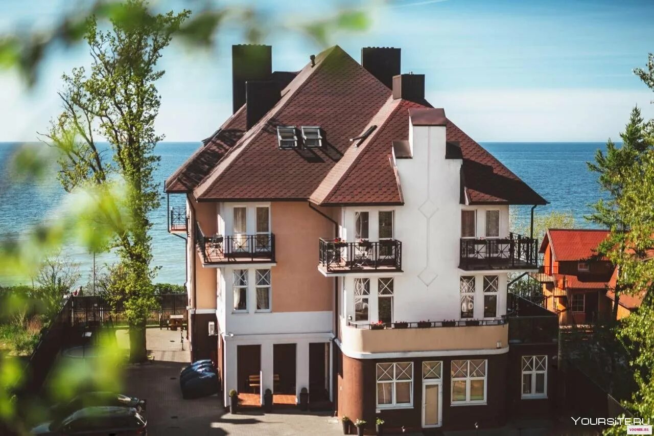 Отель априори калининград. Ренессанс зеленоградск. Отель априори зеленоградск. Зеленоградск отели у моря. Априори гостиница зеленоградск.