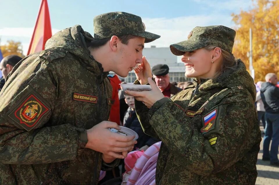 Военная служба. Военная служба. Военнослужащие. Служба по контракту в армии. Военные контрактники. Добровольцы вс рф