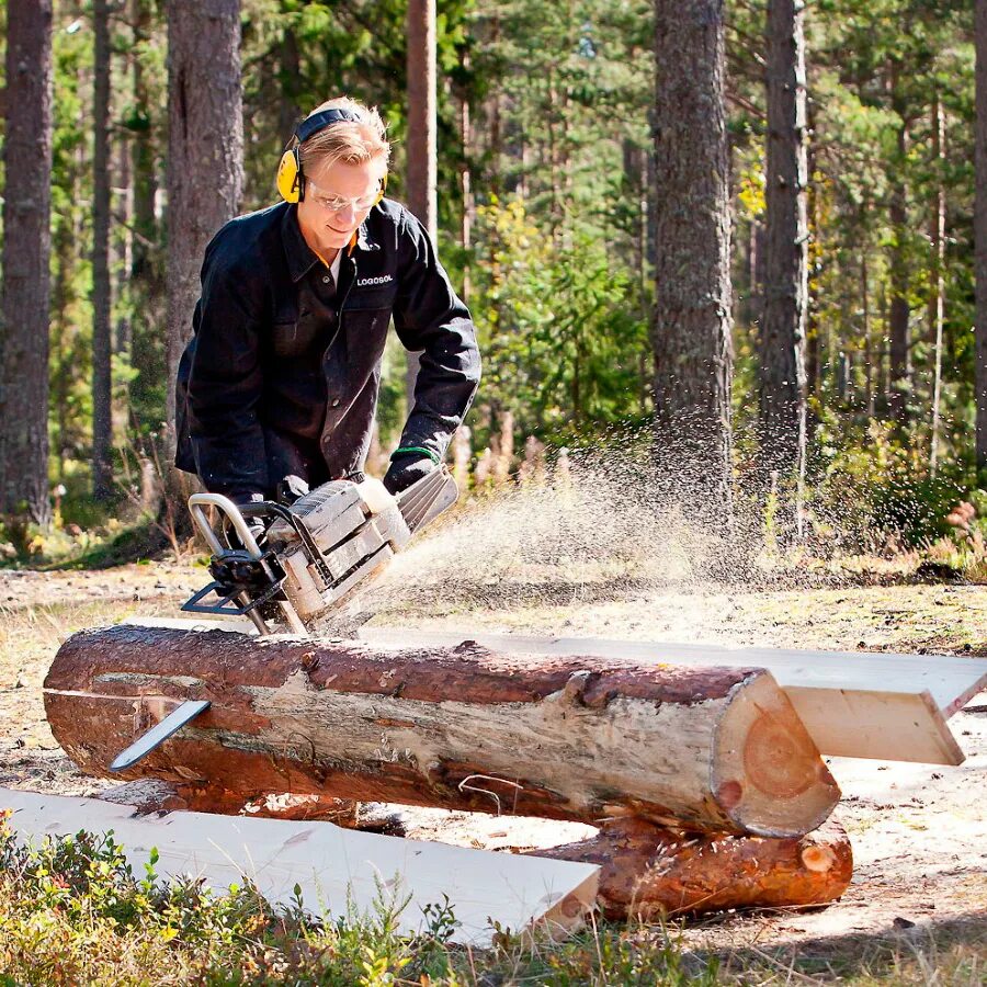 Насадка logosol big mill timberjig. Насадка logosol big mill timmerjigg. Пилим бревна. Распиловка бревна. Насадка логосоль для бензопилы.