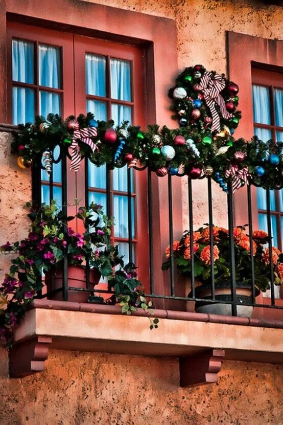 Jolie décoration de fenêtre à Riquewihr (Alsace) Decoration noel, Decoration noe