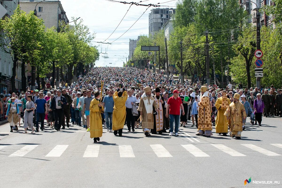 Крестный ход в белгороде сегодня во сколько. Крестный ход Киров 2022 Великорецкое. Крестный ход в Кирове 2022 в Великорецкое. Великорецкий крестный ход Киров. Великорецкий крестный ход 2022.