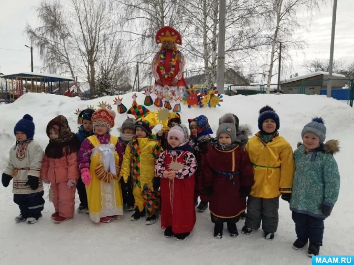 Музыка на масленицу в доу. Масленица в детском саду. Масленица в ДОУ. Украшение на Масленицу в детском саду. Масленица в детском саду на улице.