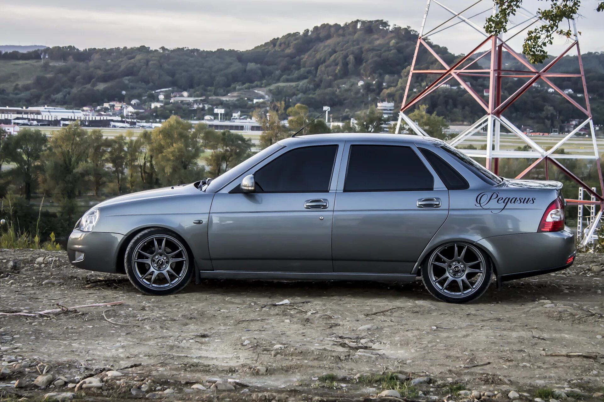 Приора кварц r17. Диски на приору кварц. Диски на приору кварц. Диски на приору кварц. Приора кварц седан r16.