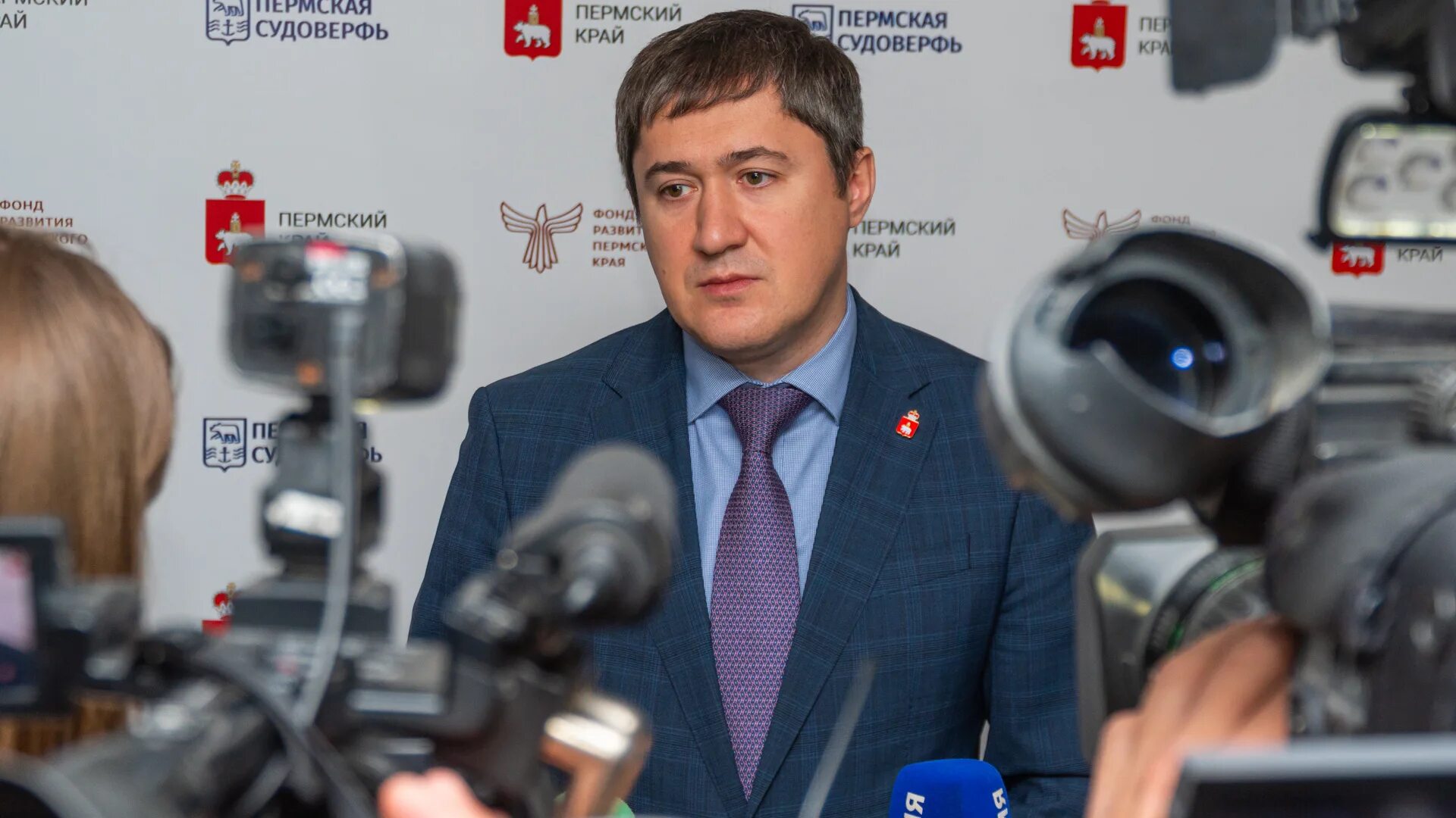 Зампред правительства тульской области дмитрий марков. Ситуационный центр губернатора тульской области фото. Миша текслер. Губернатор самарской области награждает участников сво. Награждение стипендиатов оренбург.