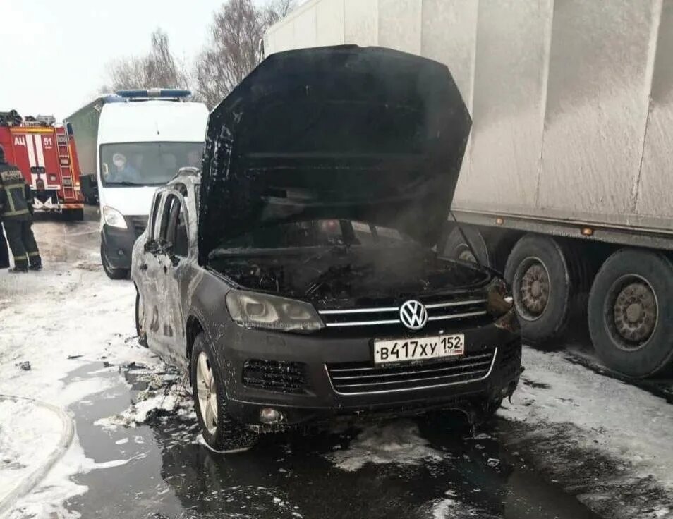 Взрыв газового баллона в авто огонь. В автомобиле взорвался газовый баллон. Взрыв газового баллона в машине Ауди. Автомобили на газу взрываются.