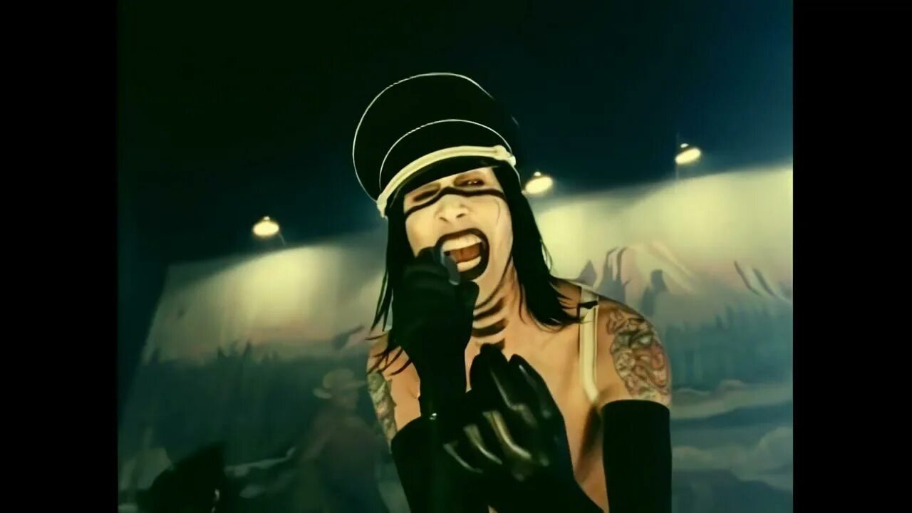 Marilyn manson. Клип мэрилин. Мэрилин мэнсон кадры из клипов. Отец мэрилин монро. Marilyn manson mechanical animals обложка.