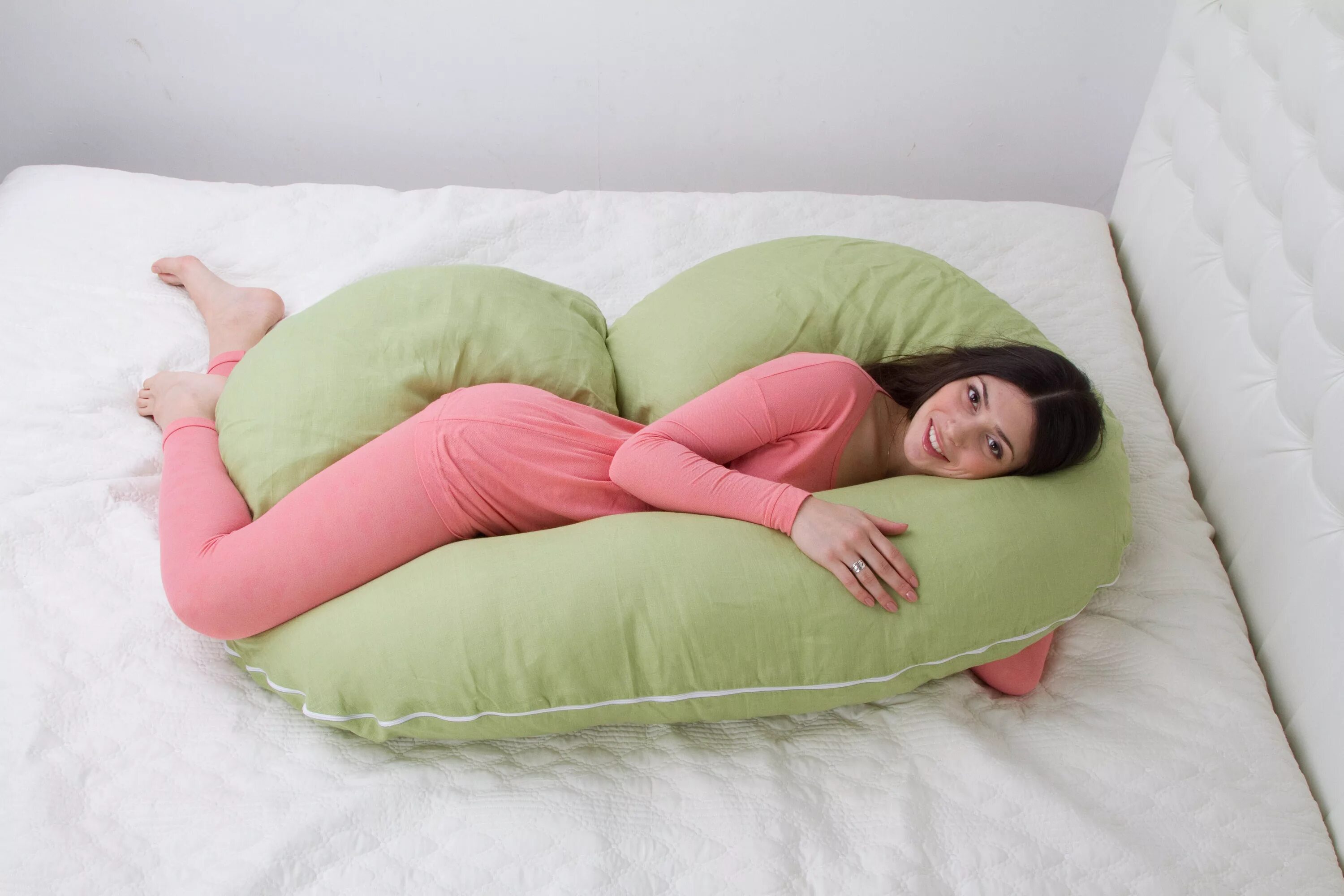 Какие подушки мягче. Подушка для беременной. Большая подушка для беременных. Прлушкк для беременных. Большие подушки для сна.
