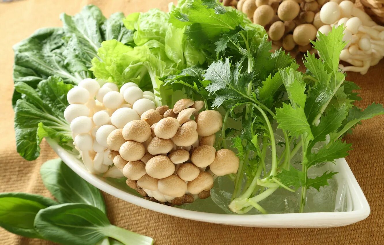 Зелень укроп петрушка кинза. Овощи на тарелке. Овощи зелень грибы укроп. Кафе тбилисо нижневартовск. Свежая зелень.