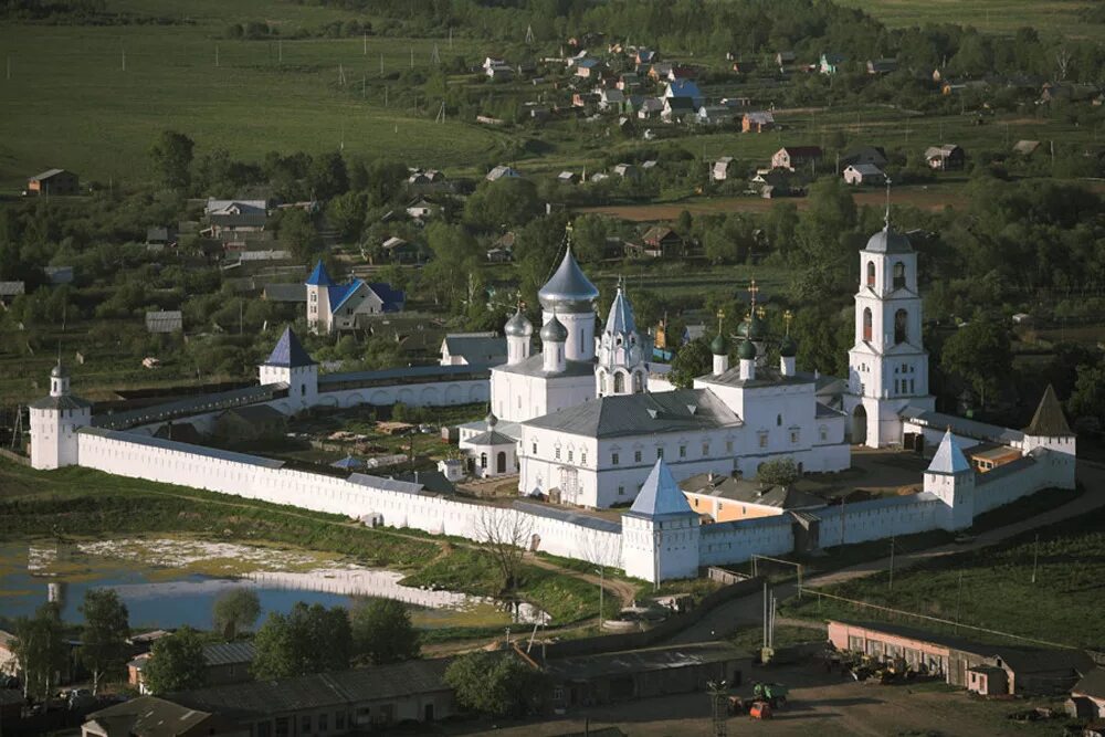 Погода в ярославской. Плещеево озеро переславль залесский зимой. Плещеево озеро переславль залесский. Переславль залесский шар. Фестиваль воздухоплавания переславль залесский.