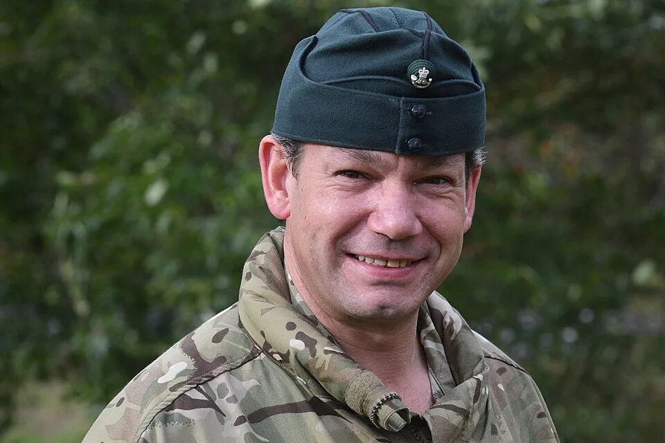 Читать подполковник. Майор александр перов. Подполковник рисунок. Погоны старшего лейтенанта армии россии. Читать подполковник.