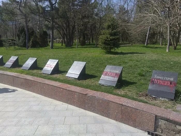 Парк победы севастополь аллея. Аллея славы героям. Аллея славы биробиджан. Парк победы белгород аллея героев. Богородск аллея героев славы.