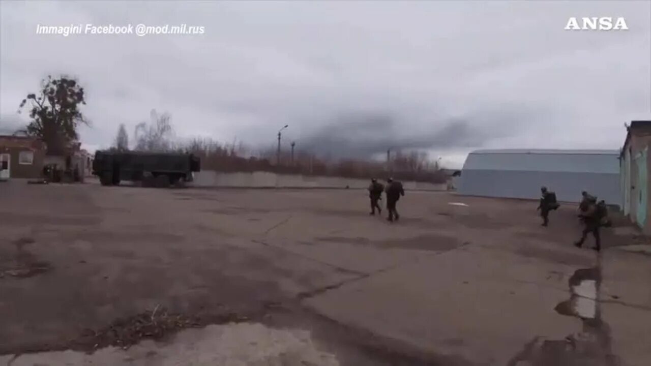 Песня аэропорт гостомель. Гостомельский десант аэропорт. Песня аэропорт гостомель. Аэропорт гостомель. Аэродром гостомель под киевом на карте.