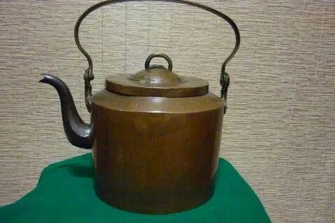 В медном чайнике массой 1 кг
