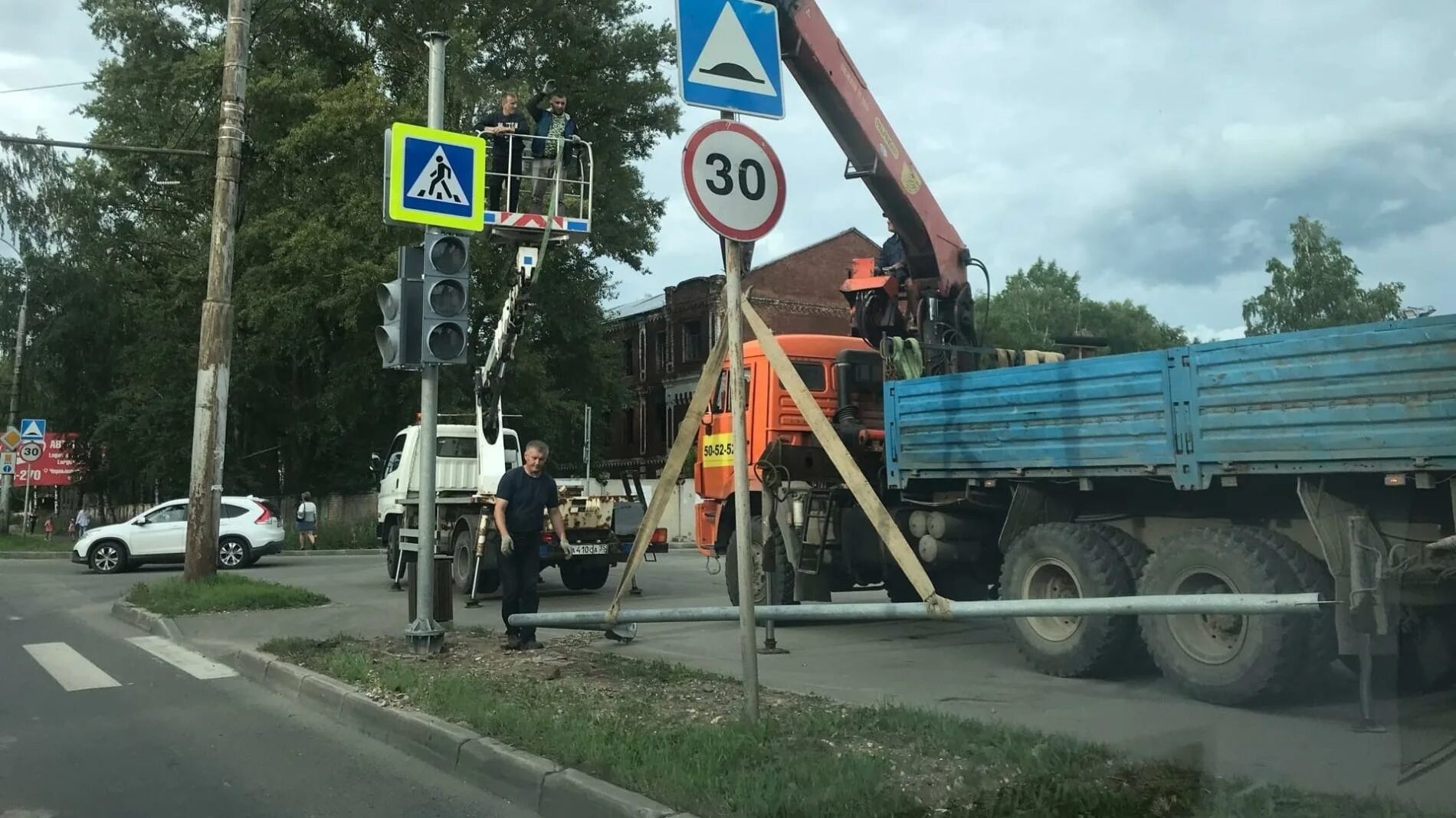 Продвижение вологда. Светофор Вологда Чернышевского. Чернышевского 88 Вологда. Новые светофоры. Светофор Вологда дорожный.