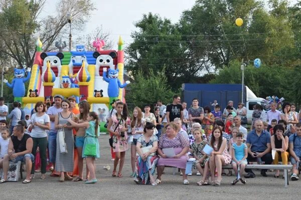 Погода на неделю в левокумском районе ставропольского. Ставропольский край Левокумский район село Левокумское. Село Левокумское парк. Парк Левокумский в Левокумское Ставропольский край. Ставропольский край Левокумский район лагерь Светлячок.