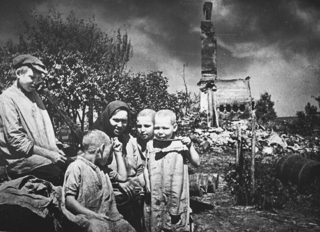Засуха 1946 год. Засуха 1946 год. Засуха 1946 год. Послевоенный голод в ссср 1946-47 годов. Плакат сталин и засуху победим.