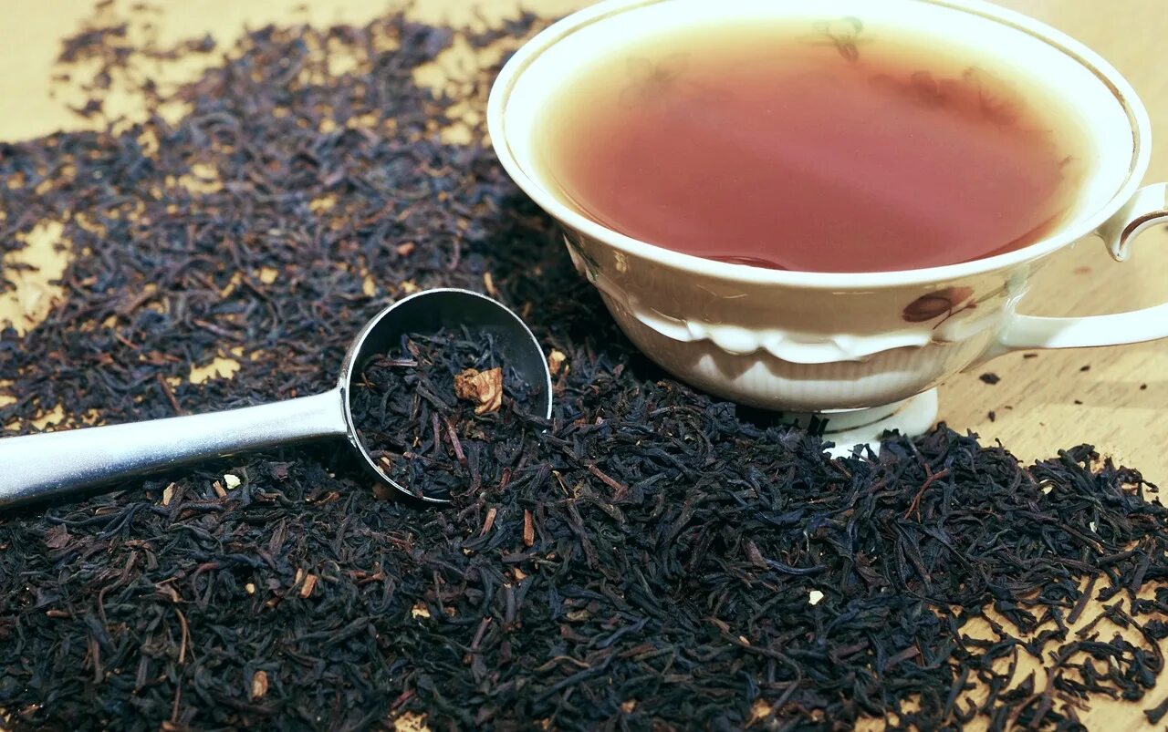 Чай краситель. Черный чай заварка. Эрл грей заваренный. Терецкий черный чай заварка. Эрл грей чай заваренный.