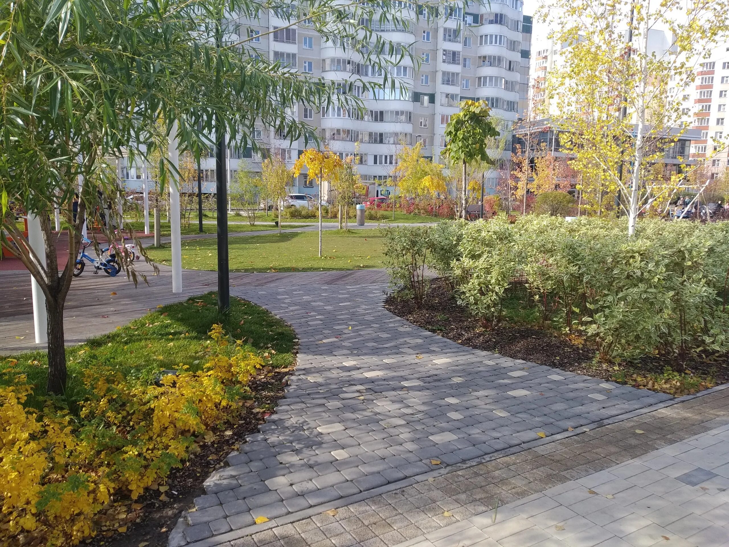 Проекты по благоустройству школы. Сквер у оперного театра екатеринбург. Озеленение города екатеринбурга. Благоустройство школьной территории проект. Озеленение городов екб.