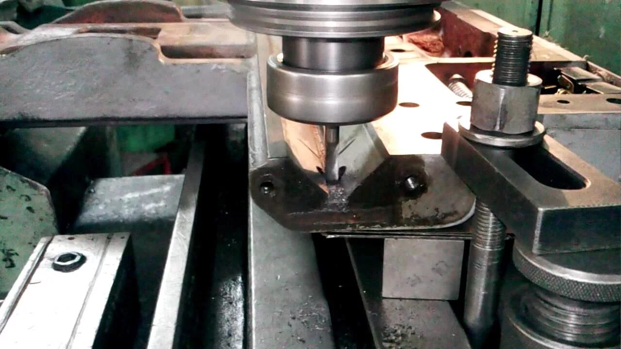 Ремонт токарного своими руками. Ремонт токарного своими руками. Задняя бабка токарного станка ит м1. Кпп ваз на токарный станок по металлу. Твш 2 токарный станок.