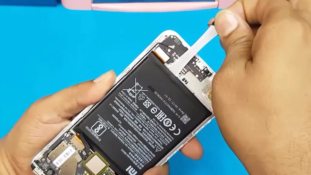 как достать батарею из телефона. как достать батарею из телефона. Samsung galaxy s5 батарея. как самому поменять батарею в телефоне lg h 650 е. 3.