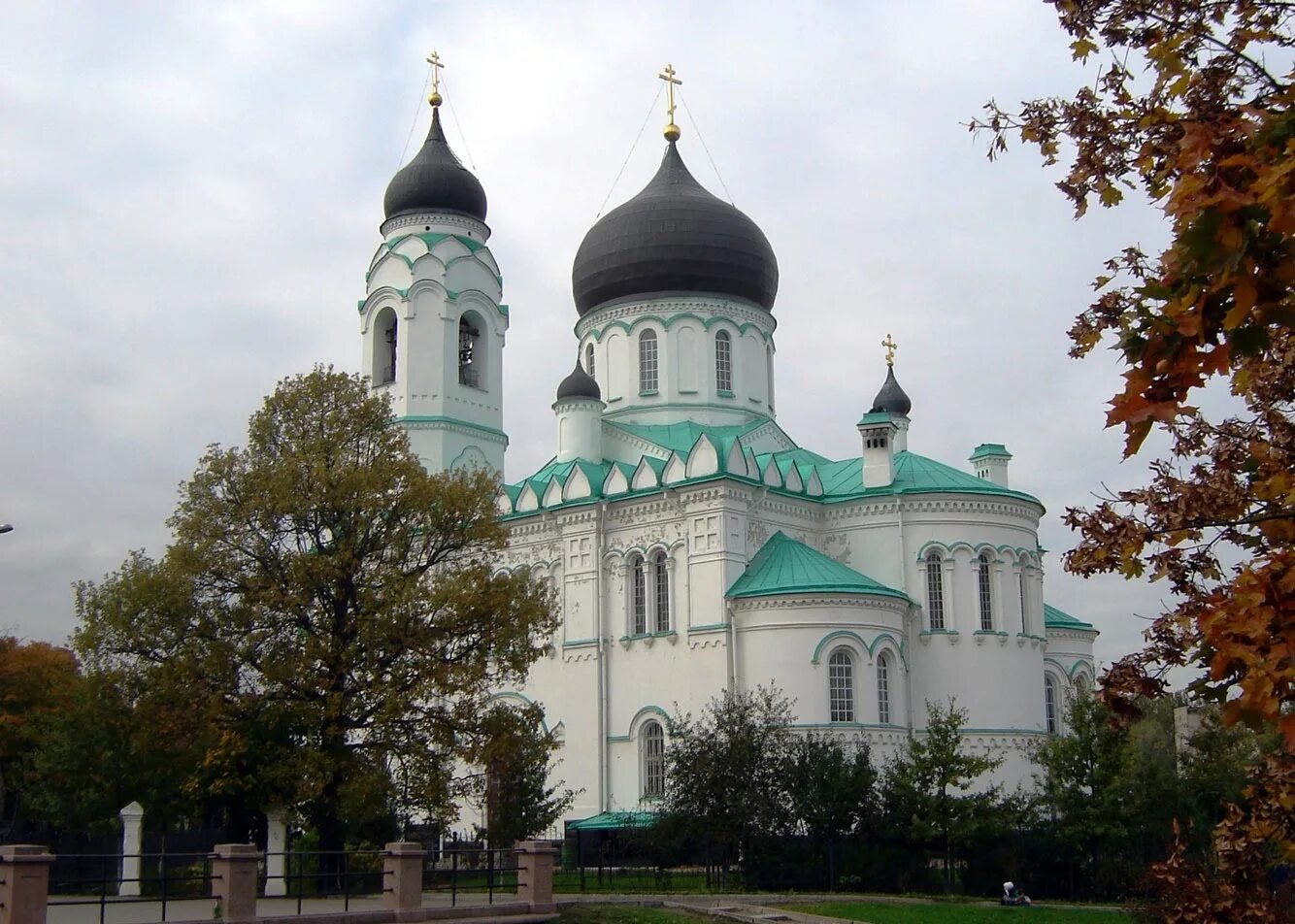Церковь в ломоносове. Храм архангела михаила в ломоносове.