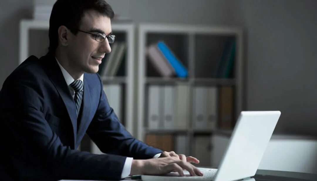 Тренинг менеджер. Общение в коллективе. Успешный человек. Женщина менеджер. Бизнес люди.