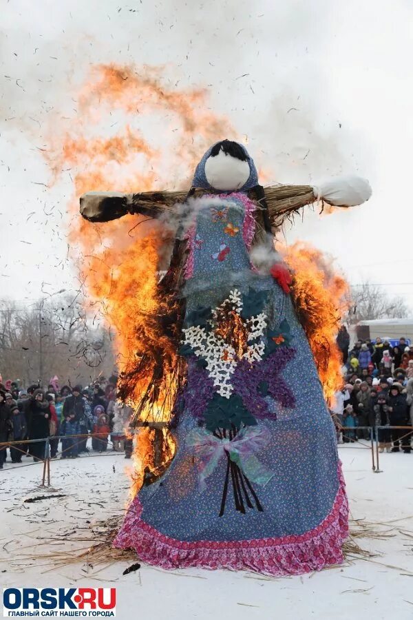 Праздник масленица сожжение чучела. Сожжение чучела на масленицу. Красивое чучело масленицы. Сжигание куклы. Чучело зимы.