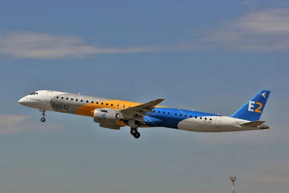 Embraer emb 195. Эмбраер 195. самолет эмбраер 195. embraer e-jet e195 e2. embraer 190195.