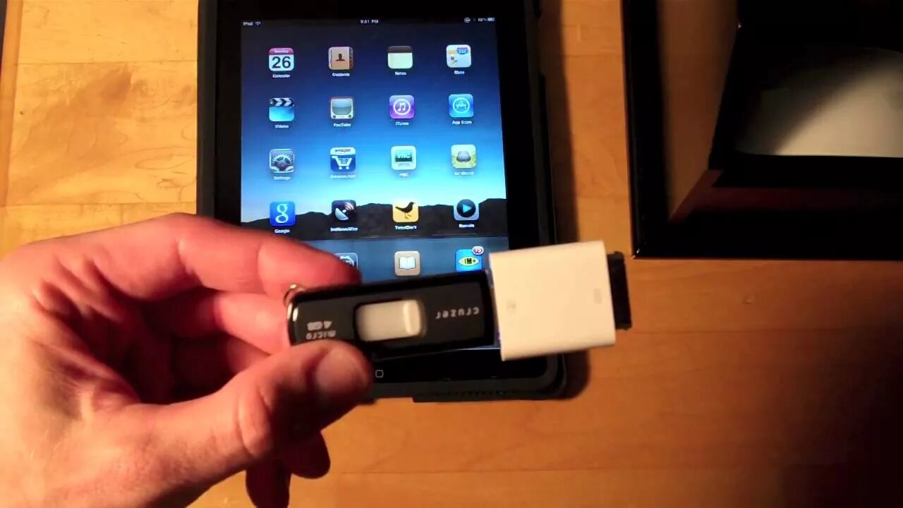 Айпад 3 флешка. USB флешка для айфона. Подключить к айпаду флешку. IPAD Mini 6 с флешкой.