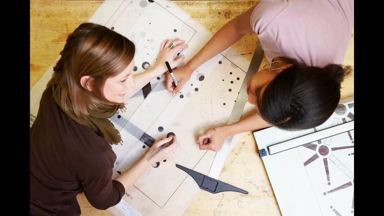 Дизайнер уровней и его работы. Дизайнер интерьера обучение очное. Дизайнер интерьера обучение очное. Образцы материалов для дизайнеров. Консультация дизайнера.