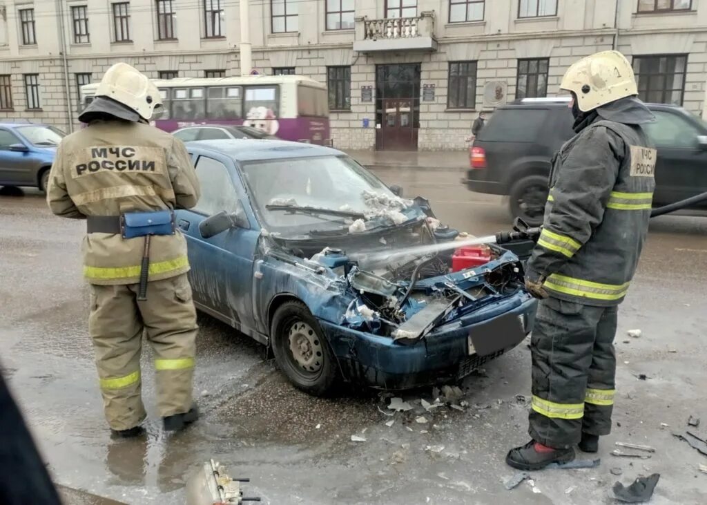 Происшествие в тамбове сегодня. Аварии в Тамбове 17.12.2022. Тамбов загорелась машина. Аварии в Тамбове 20-26 февраля.