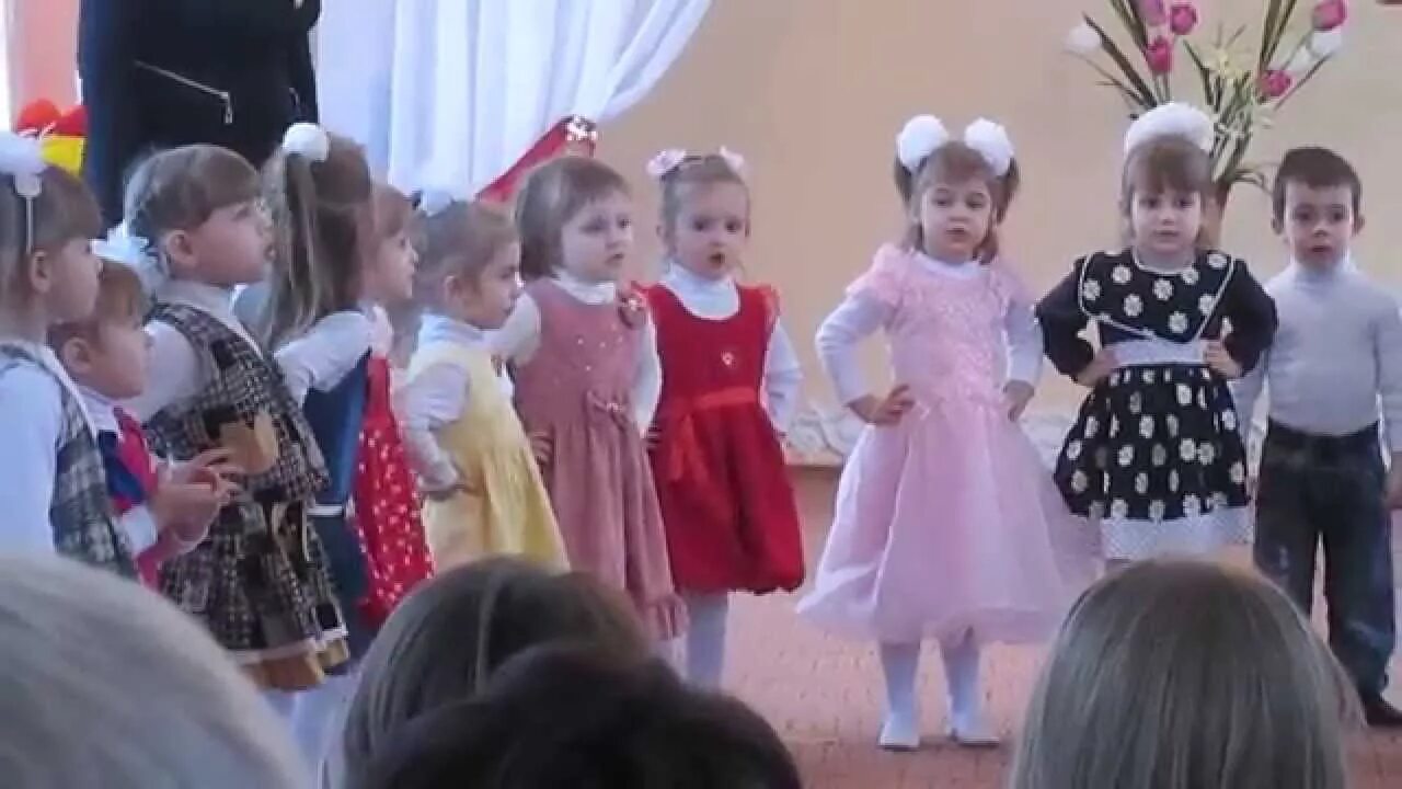 Песни про маму на утренник 8. Песни про маму на утренник 8. Игра бусы для мамы на утреннике. Игра бусы для мамы на утреннике. Выпускной утренник мама поет песню.