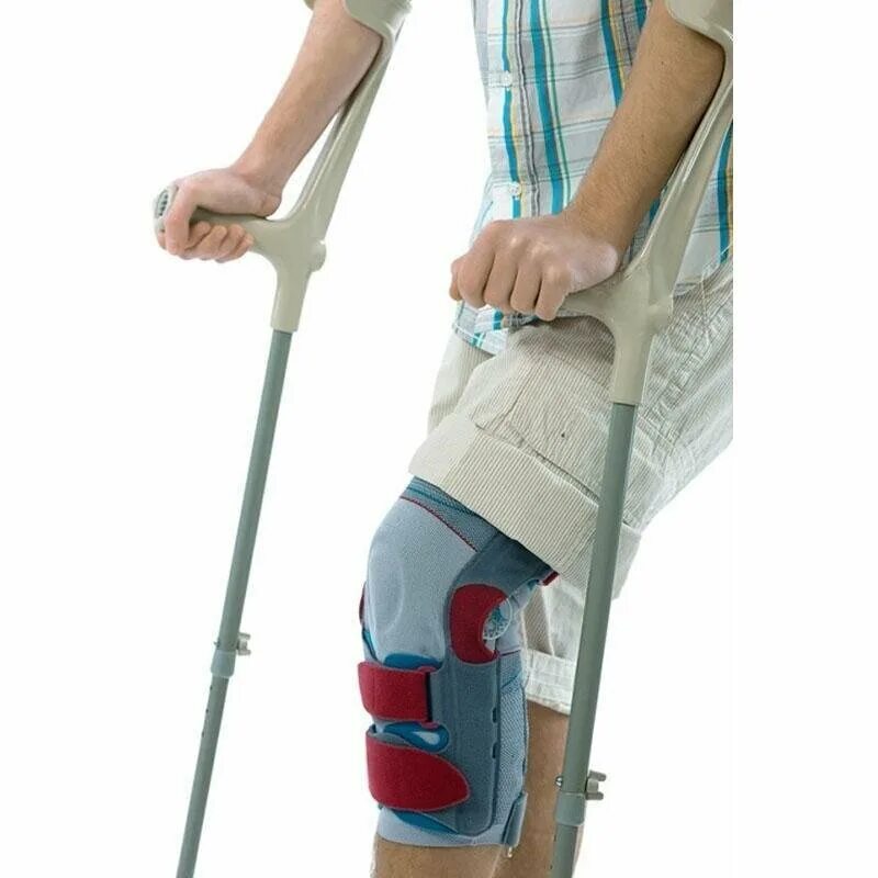 Трость после эндопротезирования. Костыли при переломе ноги. Костыль при переломе лодыжки. Костыли после операции на коленном суставе. Ходьба на костылях.