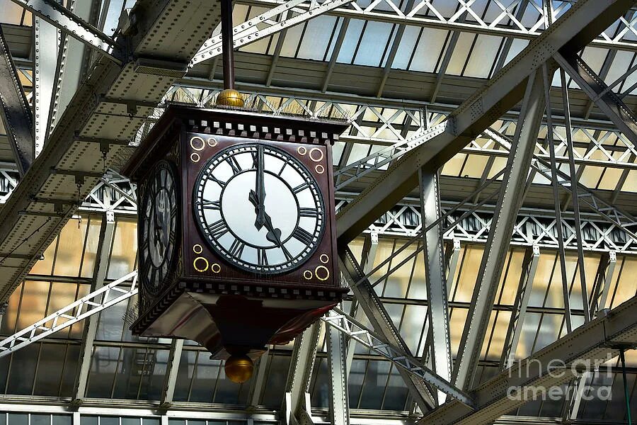 Center clock
