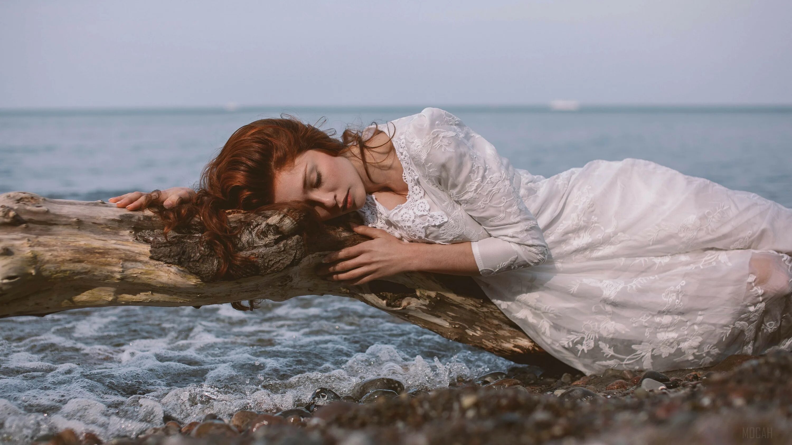 Ждать тебя на берегу слушать. Девушка на берегу. девушка-море. женщина на море. девушка на берегу моря.