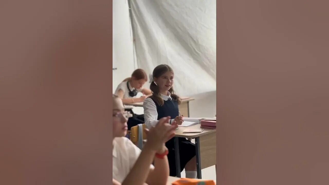 Один дома dava. Не одна дома с миланой хаметовой. Не одна дома с миланой хаметовой. Канал миланы хаметовой. Дом миланы хаметовой.