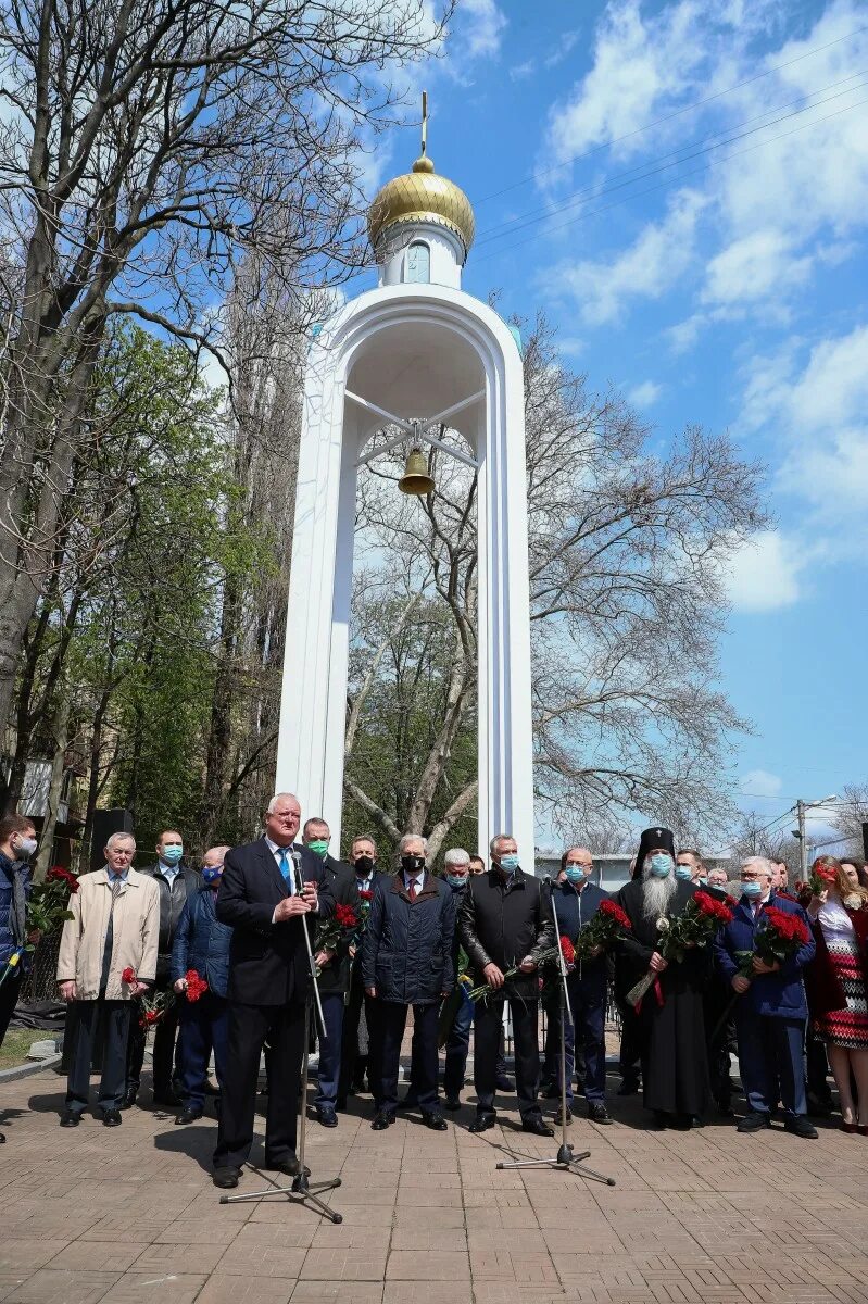 Одесса новости дня. Возложение цветов в годовщину Чернобыльской. Одесса новости. 26 Апреля день памяти Чернобыльской трагедии. Одесса сейчас новости.