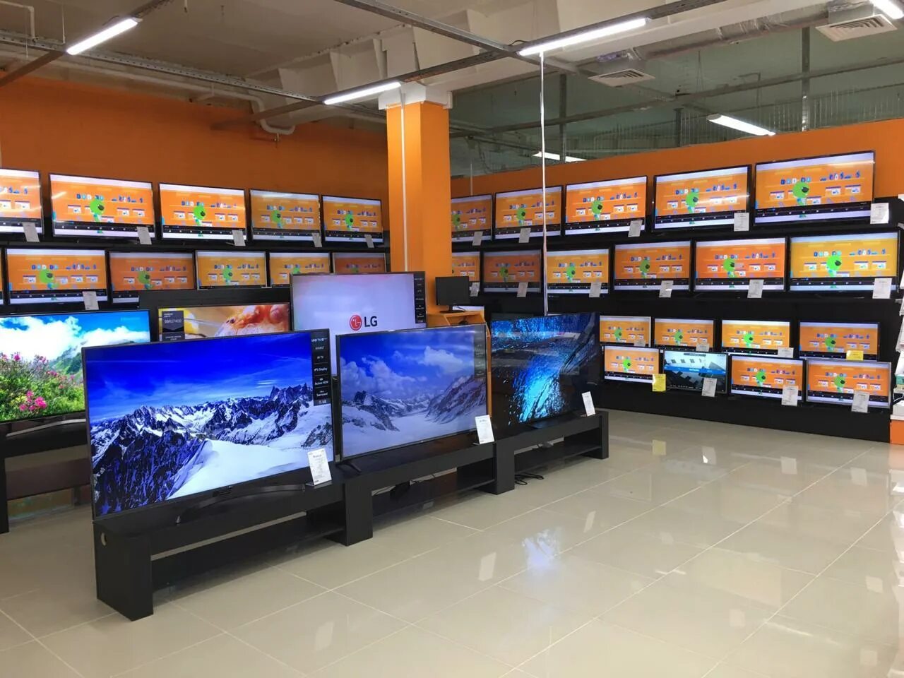 горького 26 череповец. ресторан вечерний череповец. максима горького 26 череповец. днс на фанере череповец. магазин телевизоров череповец.