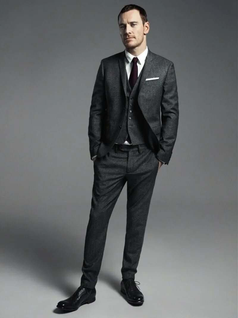 Дэвид ганди в костюме. Как выглядит человек в костюме. Как выглядит человек в костюме. Криштиану роналду в костюме. Мужчина в костюме.