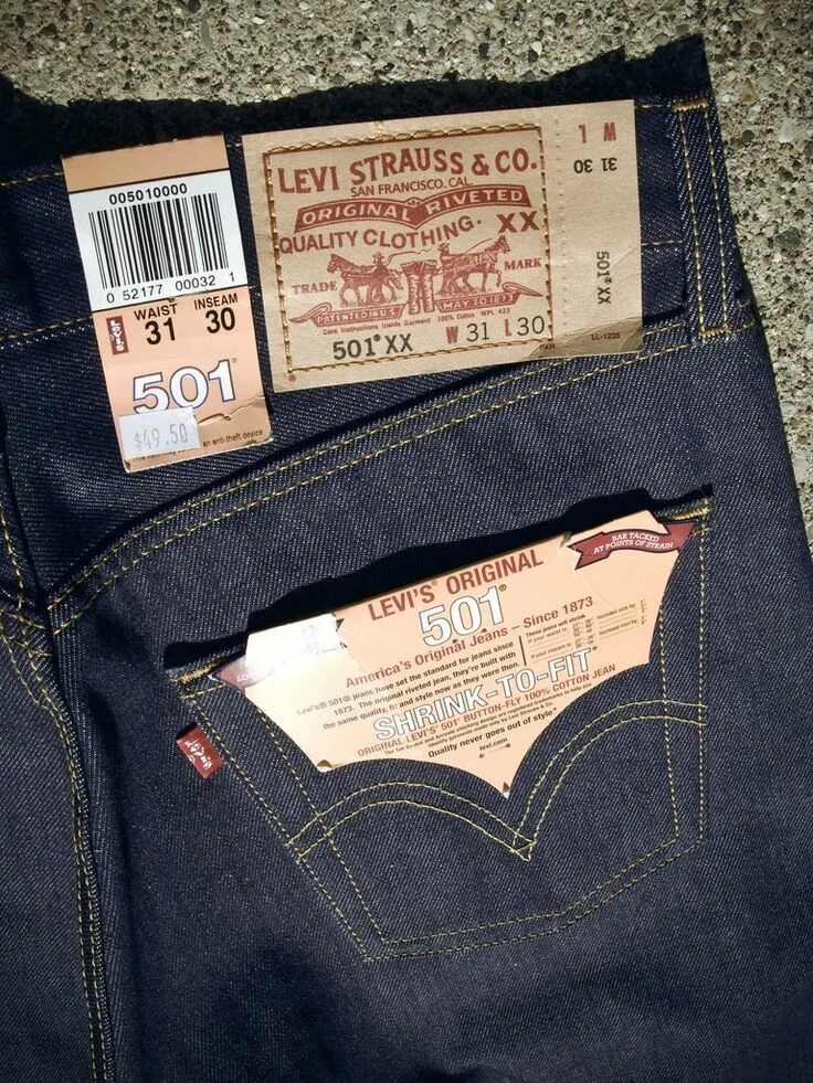 Как отличить levis. Бирки Левис Original Jeans. Оригинальные бирки джинс левайс 501. Джинсы Levi's 501 Original real vs fake. Levis 501 005010000.