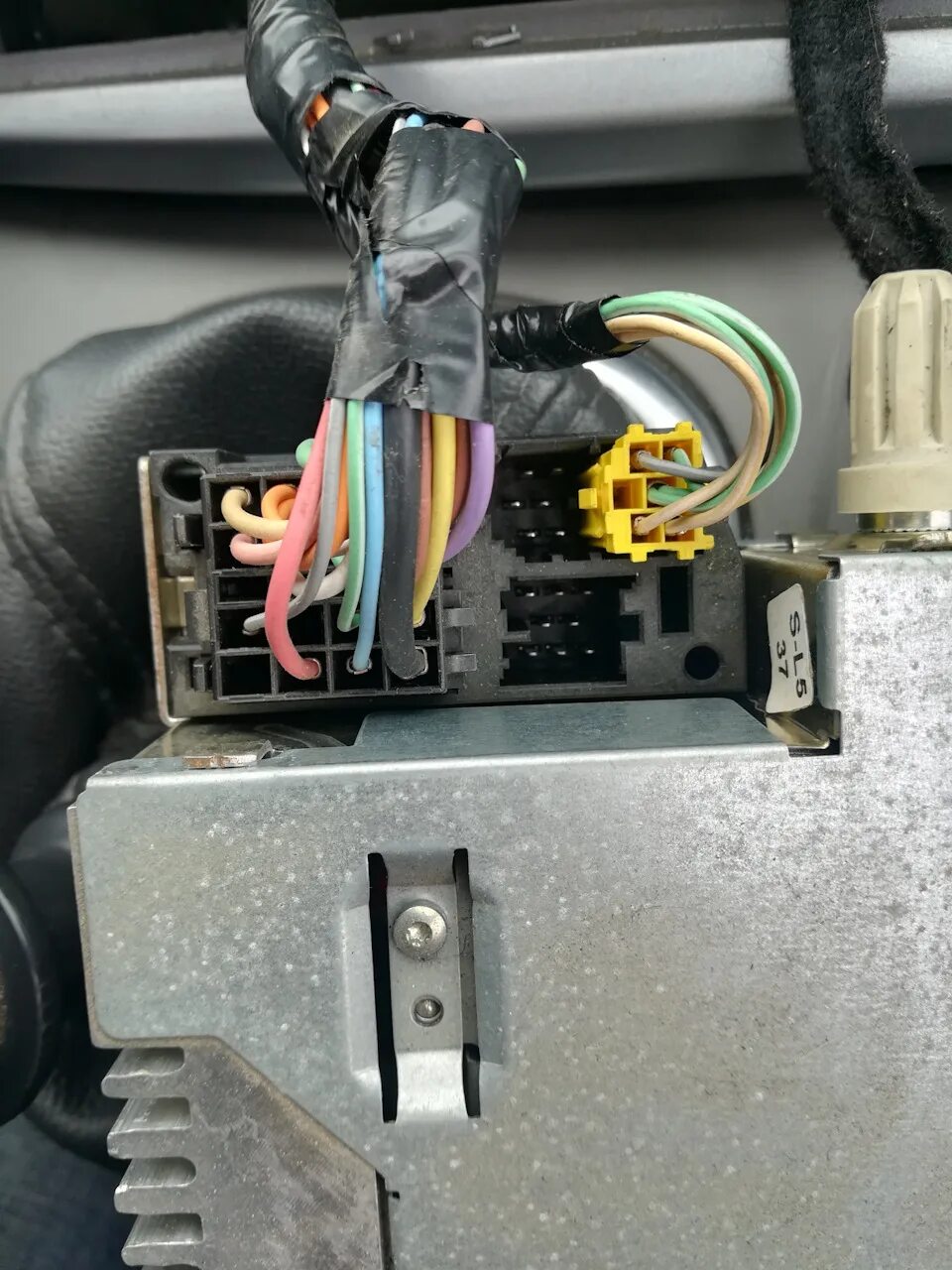 Штатные магнитолы рено логан 2010. Разъём магнитолы рено лагуна 2. Lan5200wr2. Переходник для магнитолы рено логан 2. Подключение автомагнитолы рено.