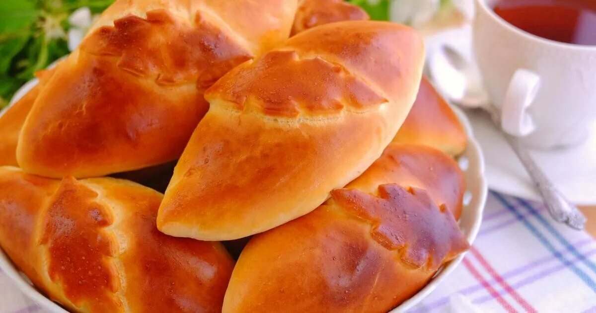 Пирожки печеные. Сочный пирожок. Пирожки жареные и печеные. Красивые пирожки с печенью